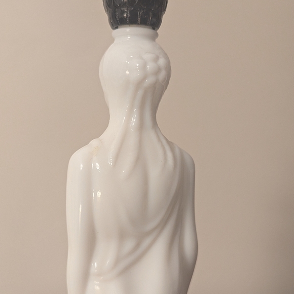 ​Vintage 1969 Avon Grecian Lady Milk Glass Decanter - Skin So Soft Bath Oil - Picture 4 of 9